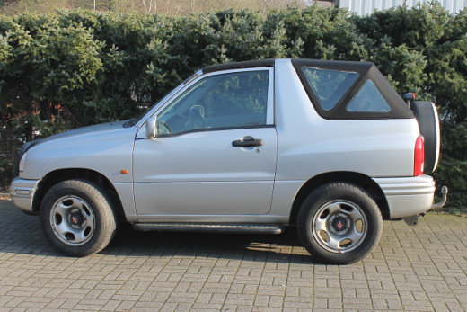 Suzuki Grand Vitara folding top